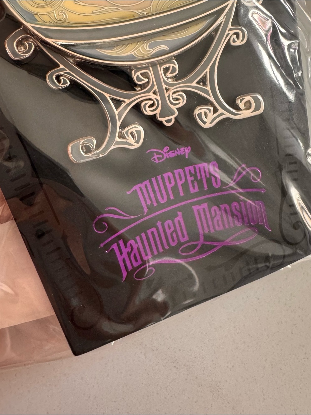 Disney D23 Gold Member Muppets Miss Piggy Haunted Mansion Madame Pigota LE Pin - Picture 3 of 4